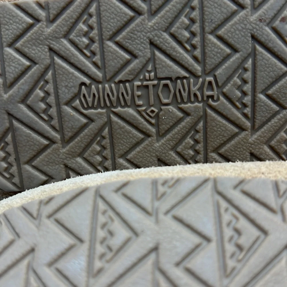 Minnetonka Camel Color Childs Moccasins size 3